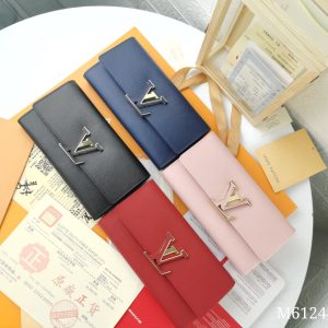 Women's Capucines Compact Wallet